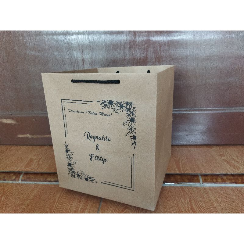

PAPERBAG, BOX, 22*22*25 KRAFT COKLAT DAN KRAFT PUTIH