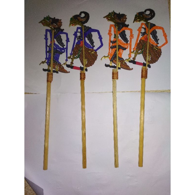 

souvenir pensil wayang