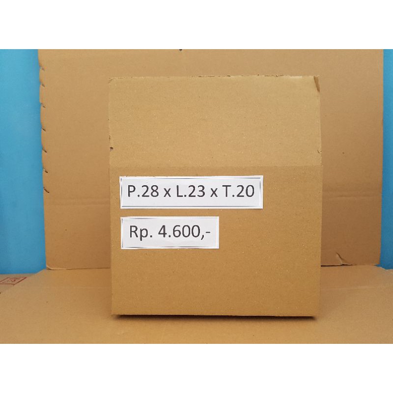

Karton / Box / Kardus uk. 28x23x20 cm
