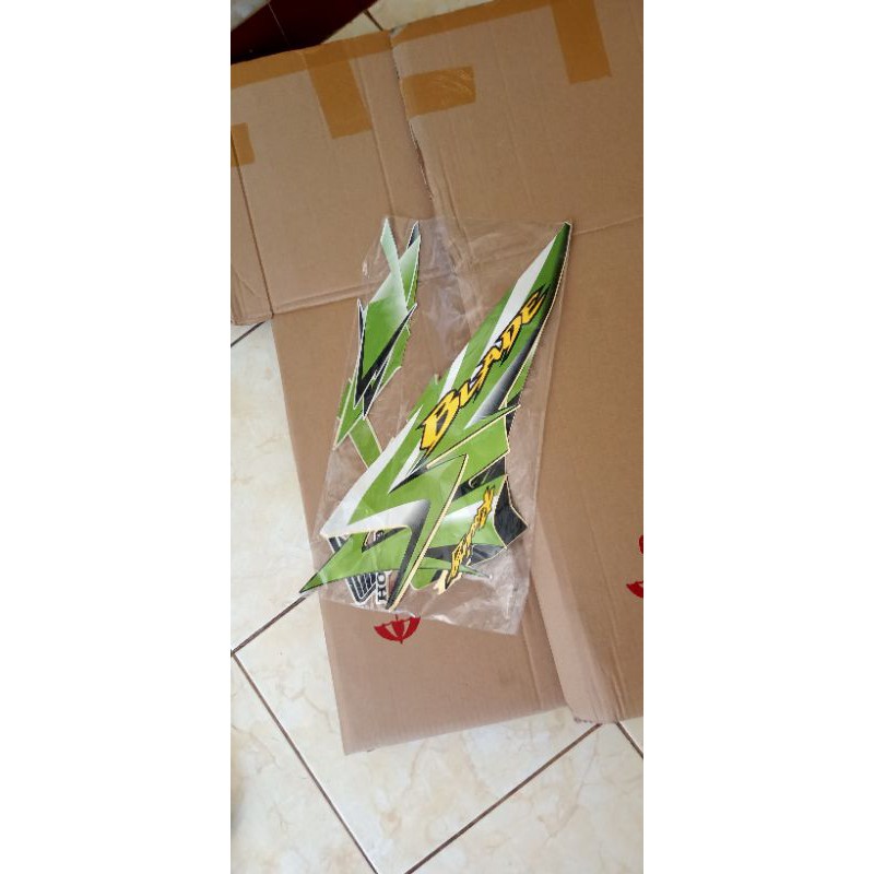 sticker stripping body Blade lama putih