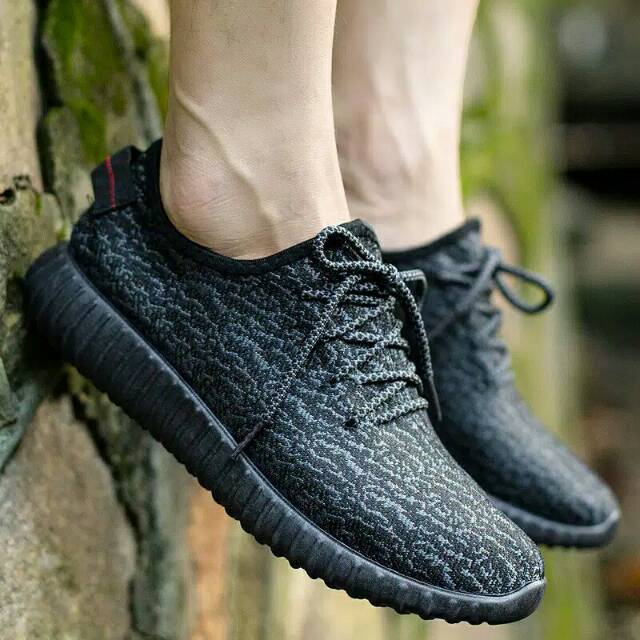 Yeezy Sepatu Import Unisex Korea-hitam