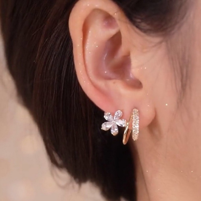 Anting Tusuk Bentuk U Desain Bunga Hias Zircon Gaya Simple Untuk Wanita