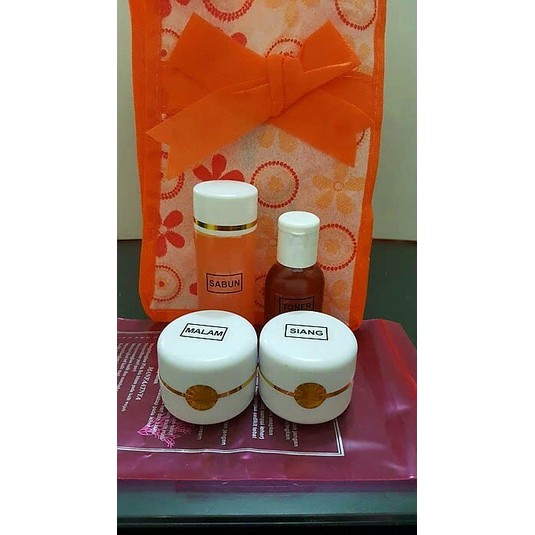DISKON CREAM PEMUTIH WAJAH/HN ORIGINAL 15GR/DI JAMIN AMPUH... KRIM PUTIH WANITA