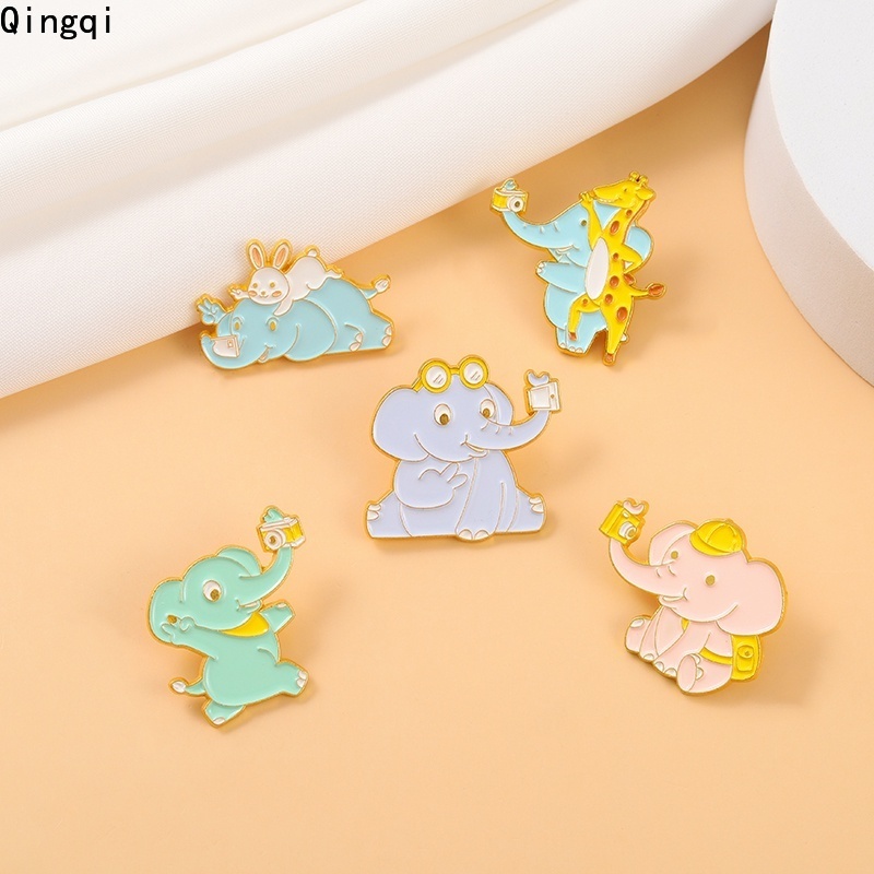 Bros Pin Enamel Bentuk Kartun Hewan Gajah Bahan Alloy Untuk Aksesoris Pakaian