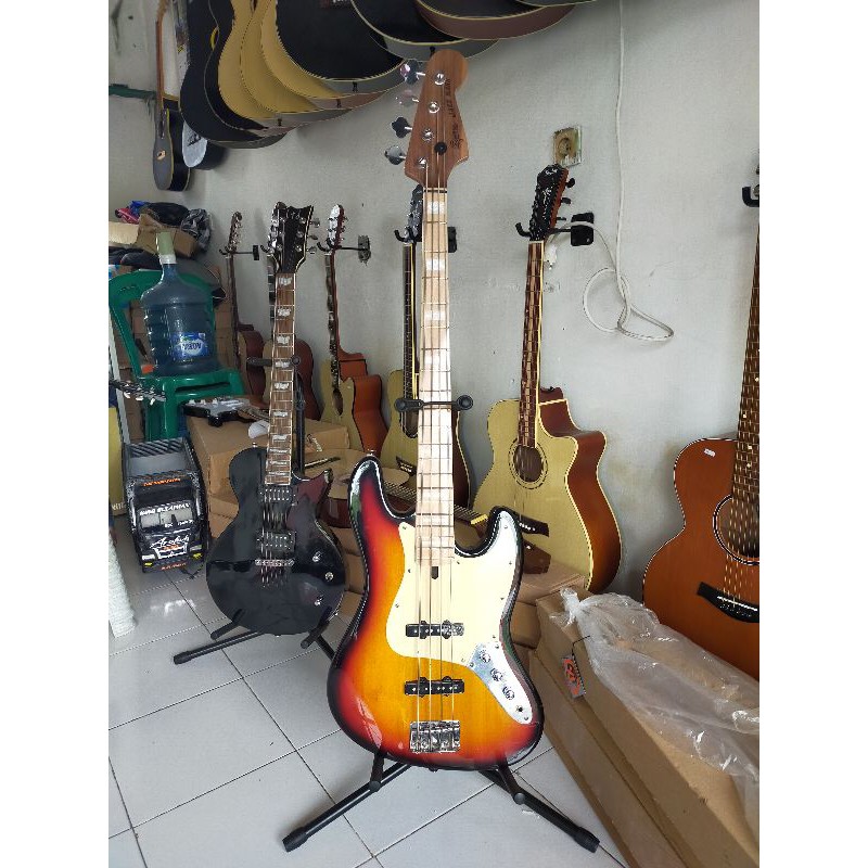 NEW  Gitar bass fender