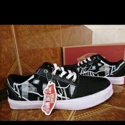 Ready Vans Magical Mosh fetino