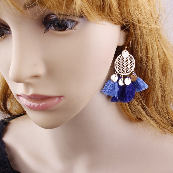 Anting Kait Gantung Desain Dream Catcher Hollow Warna Gold Hias Rumbai Wol Untuk Wanita