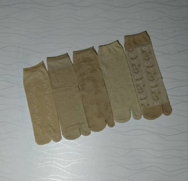 Kaos kaki jempol bahan stocking, variasi lusinan