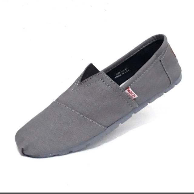 Sepatu unisex santay