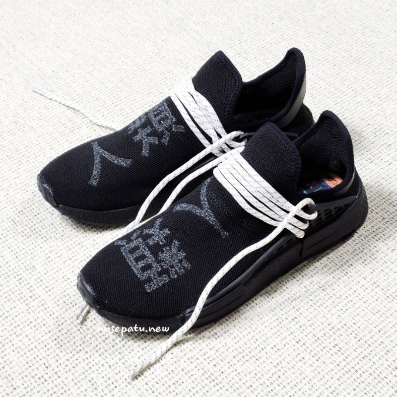 black hu nmd