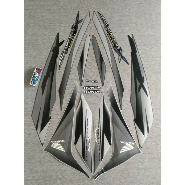 STIKER STRIPING LIS STANDAR ORI HONDA SUPRA X 125 HELM IN HITAM SILVER TAHUN 2011