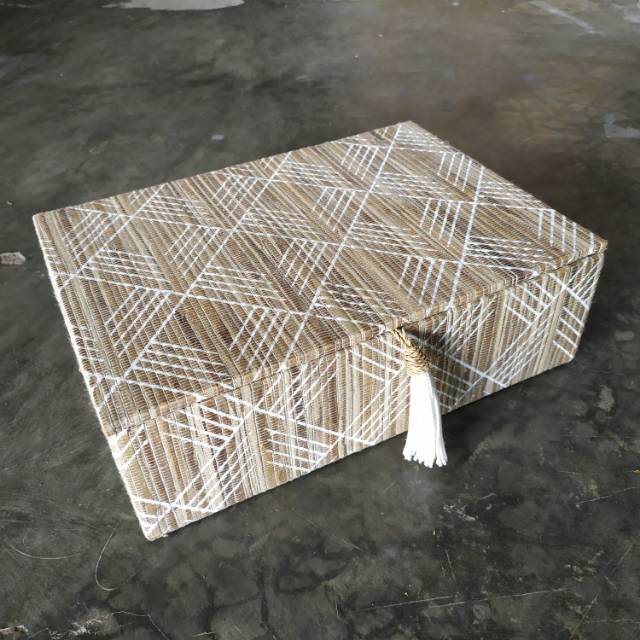 

Gift box motif 3D ukuran M