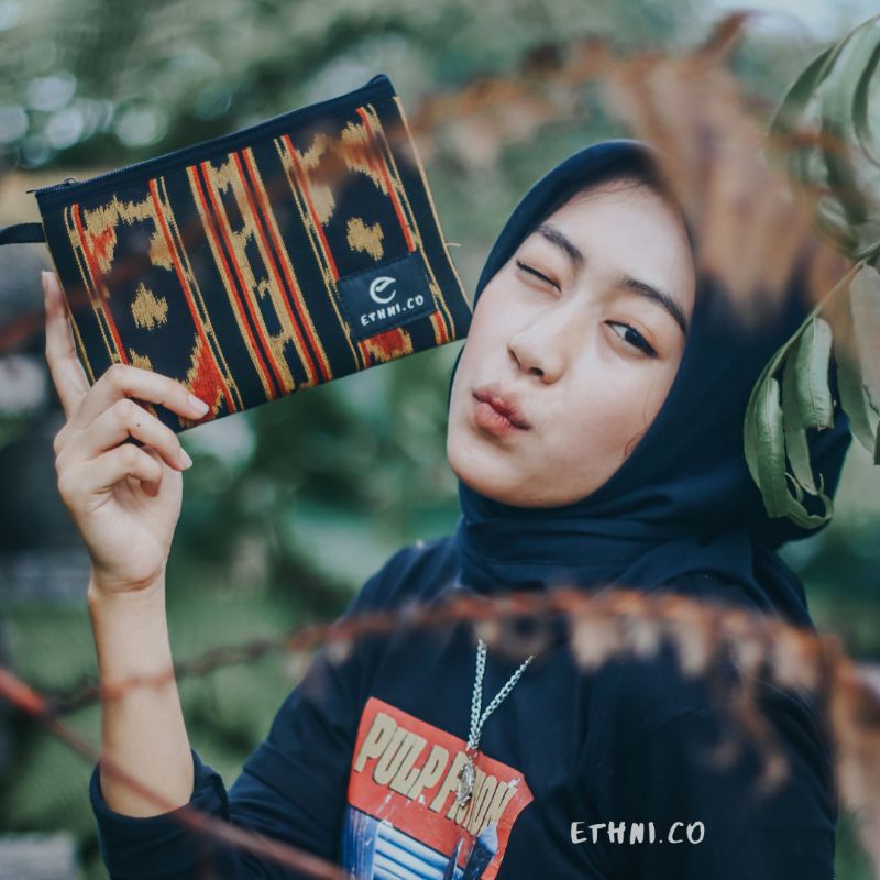 Dompet Tenun Pouch Tangan Wanita Souvenir Etnik