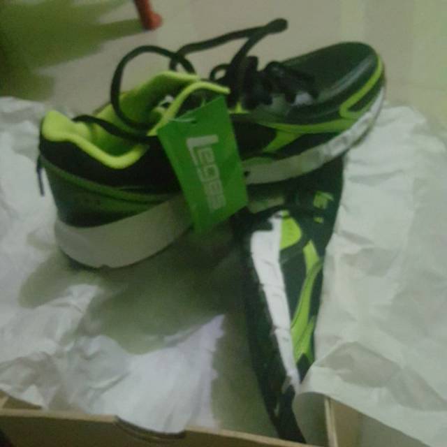 sepatu olaraga legas league
