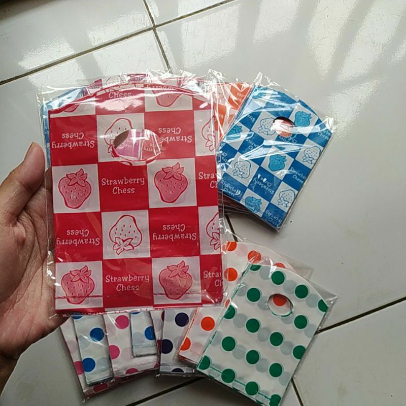 

Plastik Motif kecil uk 14x10 cm ISI 40 LEMBAR / plastik kresek olshop plastik packing