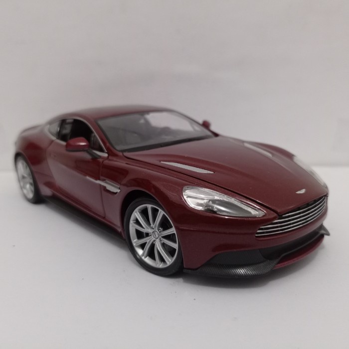 Diecast Aston Martin Vanquish Welly 1:24 miniatur mobil sport murah