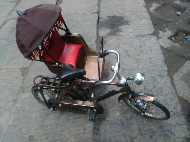 (BISA COD) Miniatur Sepeda Becak Payung Manado Bahan Besi - Souvenir Jogja Candi Prambanan