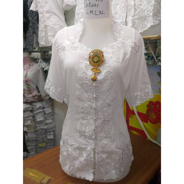 Kebaya putih lengan pendek (kebaya encim)