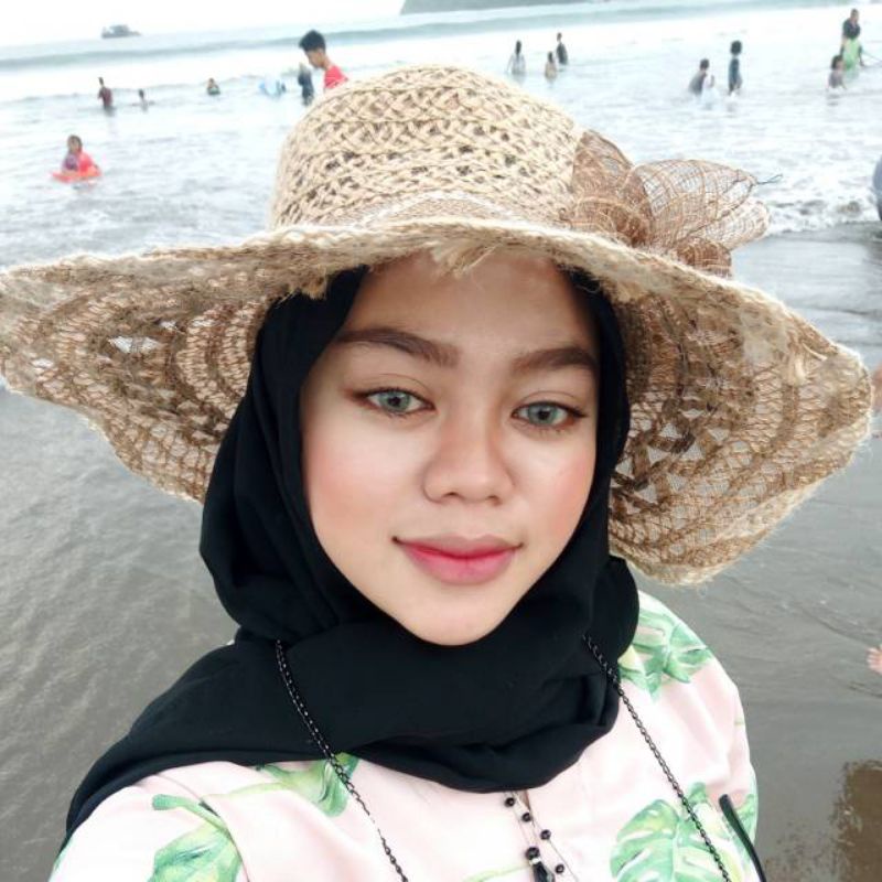 topi pantai anyam goni