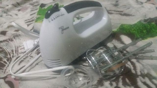 Scarlett Mixer Tangan 7 Kecepatan 100w He-133 Alat Dapur