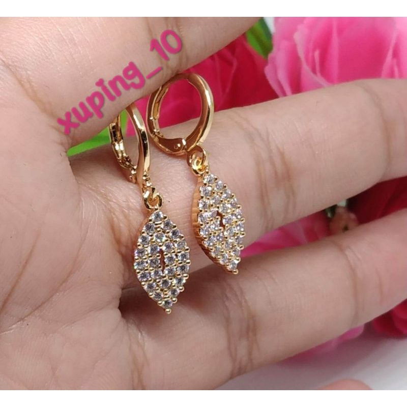 Anting Dewasa Perhiasan Wanita Motif Permata Cantik