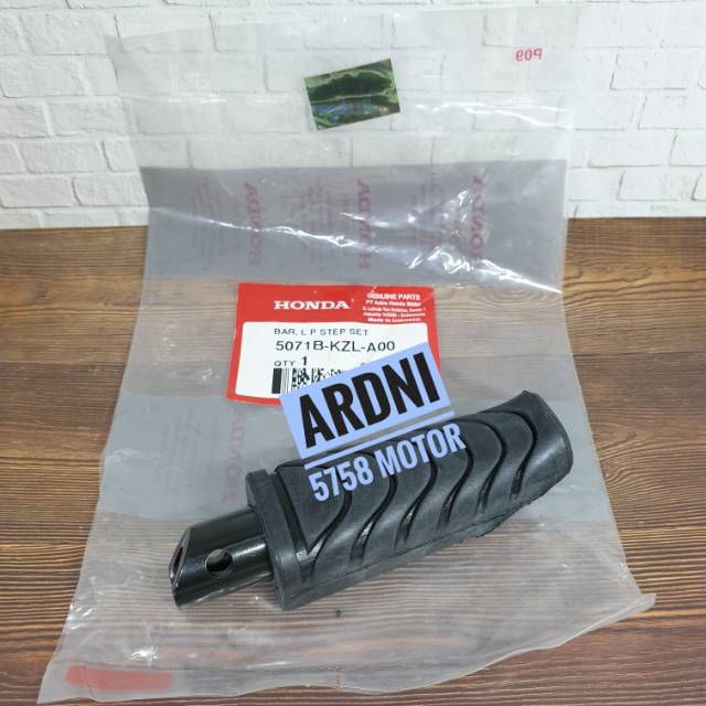 Foot Step Injakan Kaki Belakang Kiri Vario 125 150 Beat FI Spacy