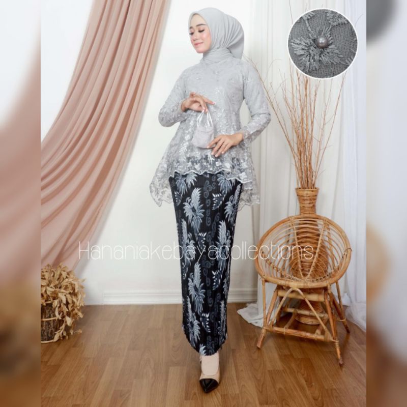 Kebaya Wisuda Rinjani Tille / Kebaya Modern / Kebaya Wisuda / Kebaya Pesta / Kebaya Lamaran / Kebaya muslim / Kebaya Kekinian / Kebaya terbaru / Kebaya Perpisahan / Kebaya Murah / Kebaya Cantik / Kebaya Terpopuler / Kebaya akad / kebaya kondangan / Kebaya