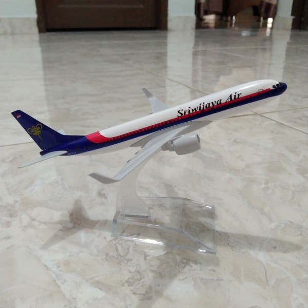 Diecast Pesawat Boeing B737 Sriwijaya Air