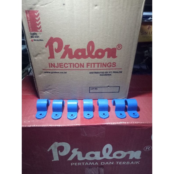 Pralon klem pipa conduit/klem pipa listrik 20mm BIRU
