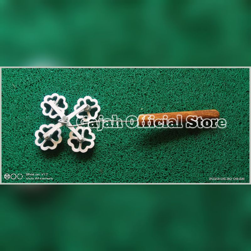 Cetakan Kembang Goyang Jumbo isi 4