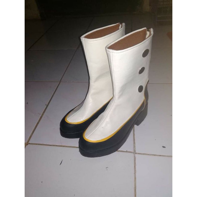 Sepatu cosplay zero two