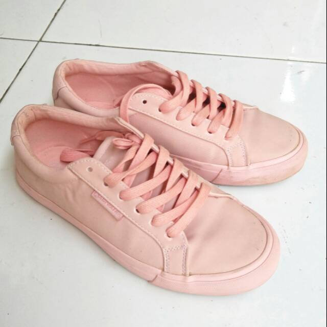 airwalk pink shoes