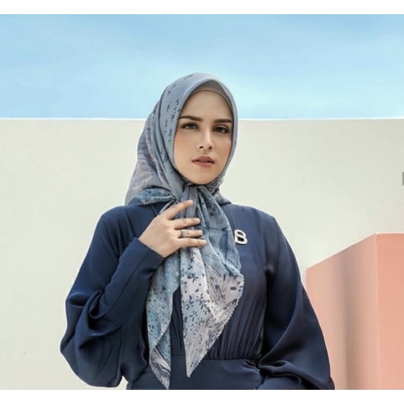 The Opuntia Pleated Buttonscarves - Sky