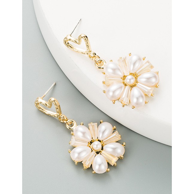 LRC Anting Tusuk Fashion White Crystal Pearl Flower Alloy P80280