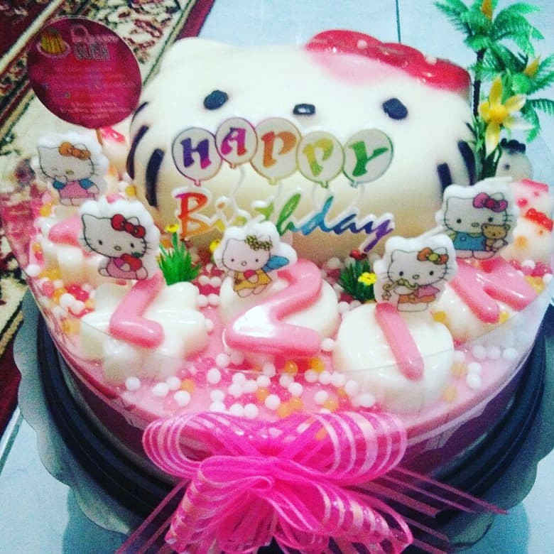 

PUDING ULTAH HELLO KITTY CREAM STROWBERRY 25CM