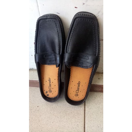 Sepatu sandal karet merk Clarudo