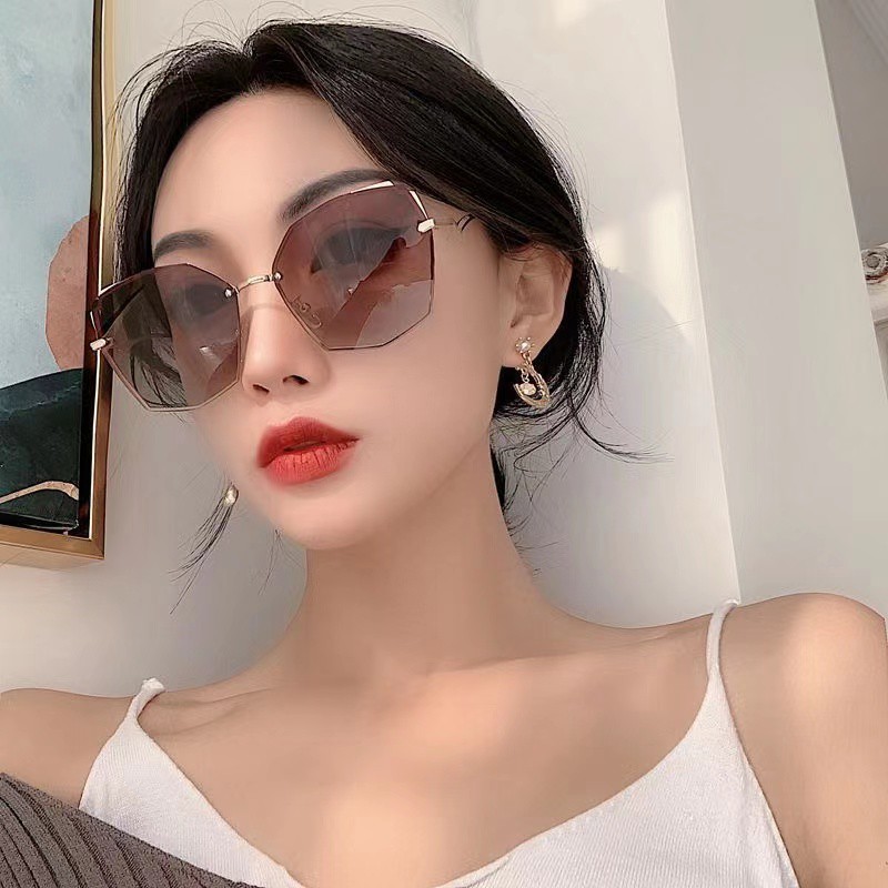 Kacamata Hitam UV400 Bentuk Poligon Gaya Retro Vintage Untuk Wanita