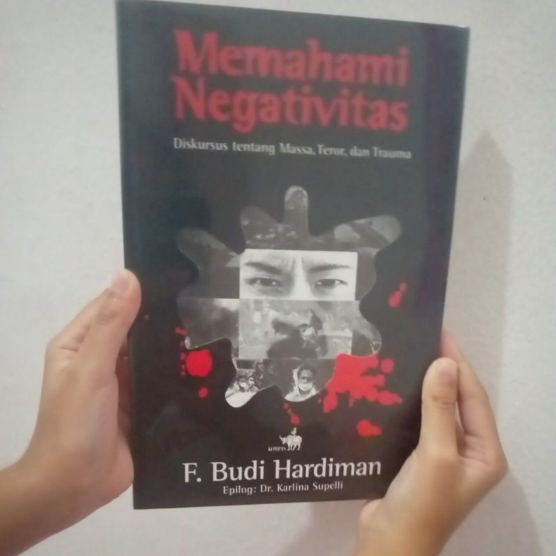 Memahami Negativitas. Diskursus tentang Massa, Teror dan Trauma