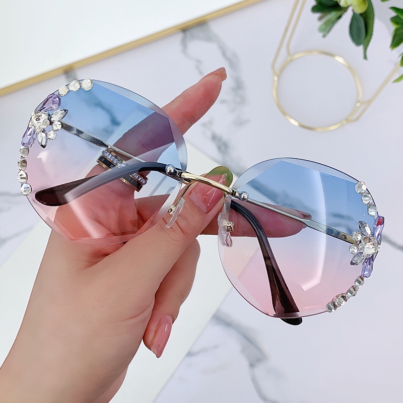 Kacamata Hitam Rimless Pelindung UV Aksen Kristal Untuk Wanita