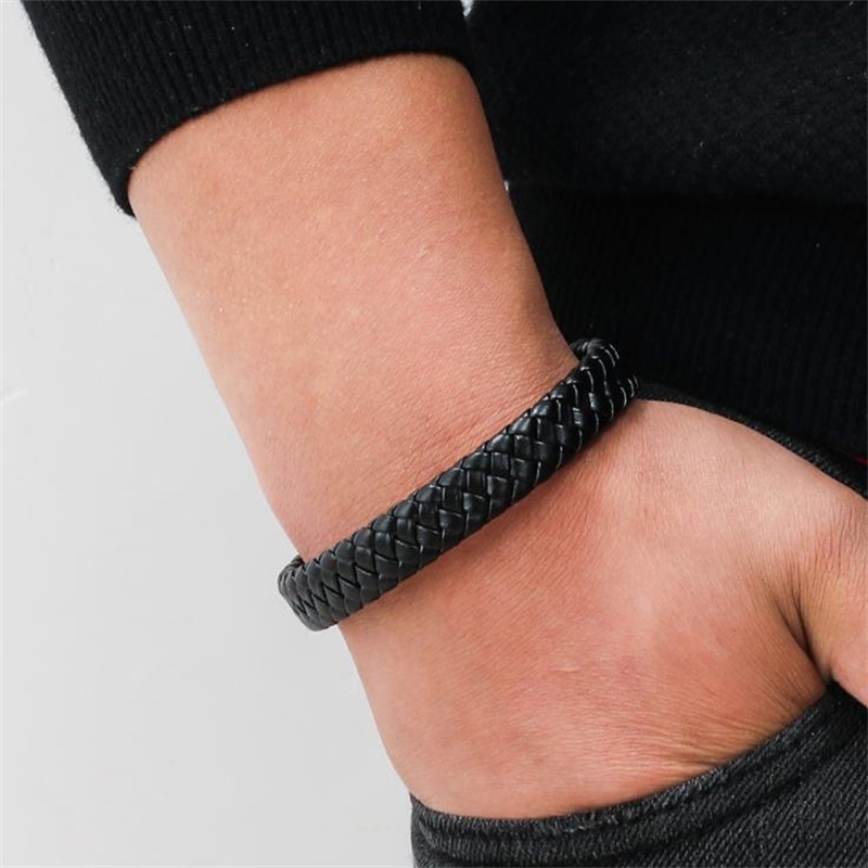 Gelang Tangan Bahan Kulit Warna Hitam Gaya Klasik Punk Rock Dengan Gesper Magnetik Untuk Pria