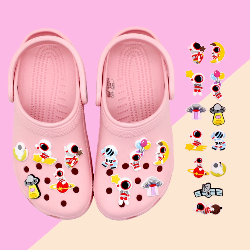 Jibbitz pola kartun astronot accessories decorate Pin shoe charms Crocs Dapat Dilepas berlaku untuk imut sandal Lubang Sepatu Gesper