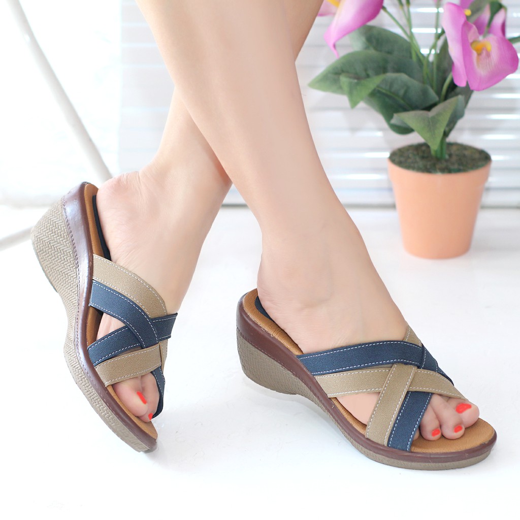 SENDAL WEDGES WANITA CASUAL BS01