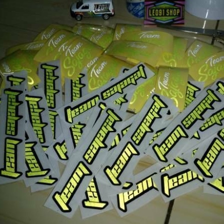 

Sticker cutting skotlet vinyl dobel warna