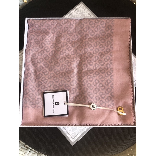 TAPIS SQUARE BUTTONSCARVES TEA ROSE