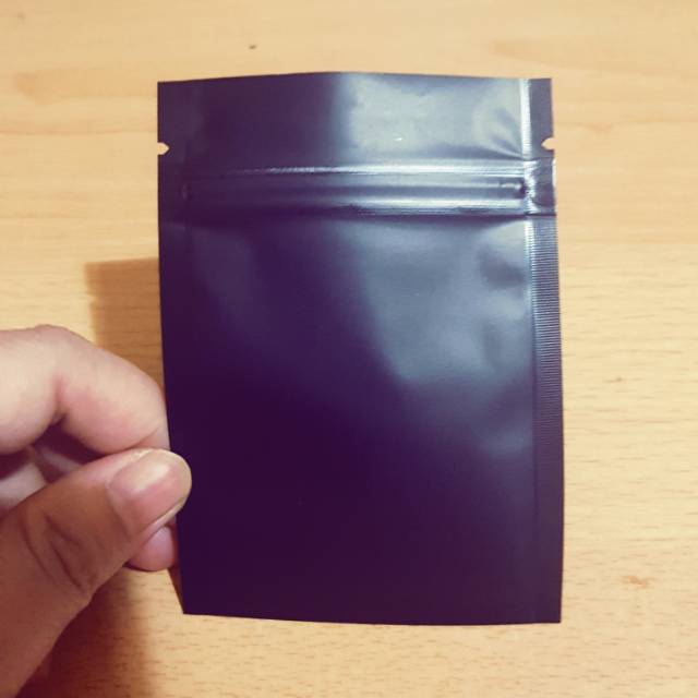 

POUCH ZIPLOCK ZIPPER HITAM MATE 10GR 15GR 7X10 NO STAND ALUMUNIUM