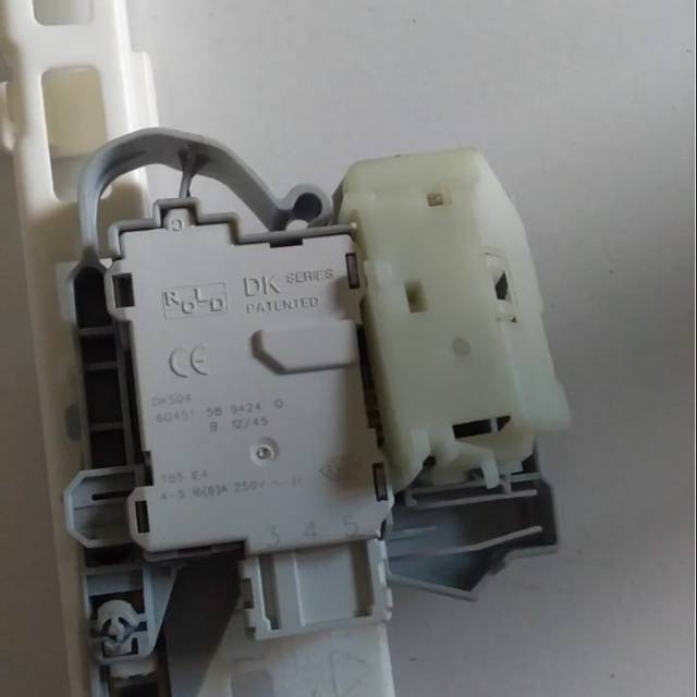 Door lock mesin cuci electrolux ewf 80743 ewf10843 ewf10847  ewf12843 EWF12844