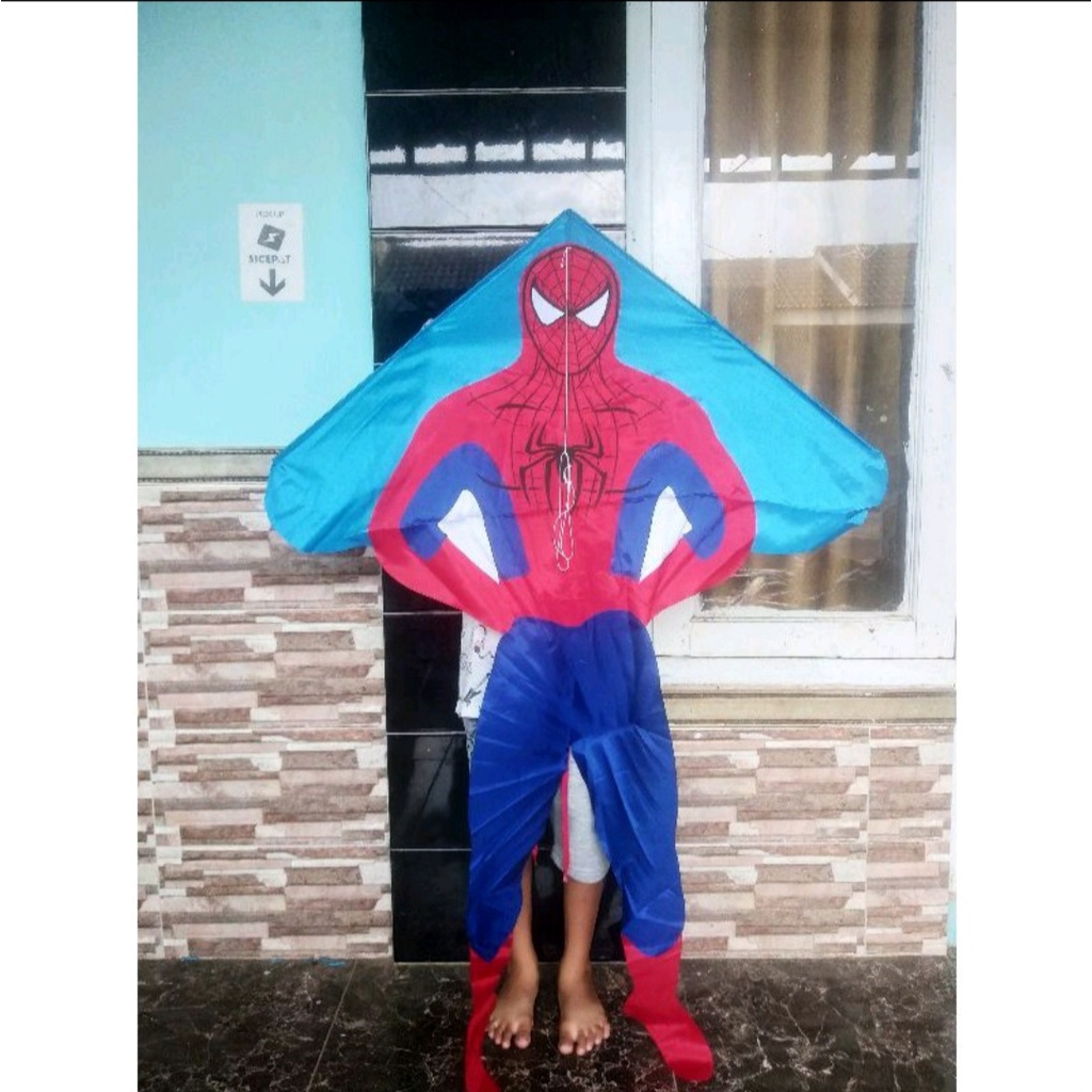 layangan hias spiderman  jumbo / layangan kain jumbo spiderman