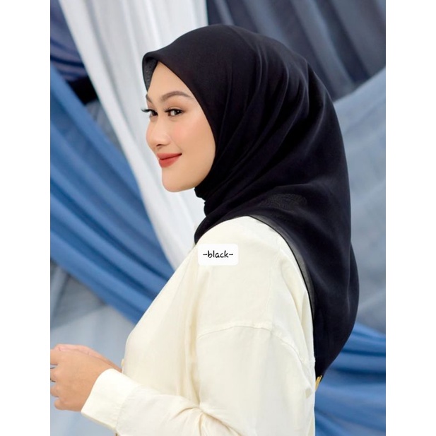 NADA PUSPITA DAILY SCARF