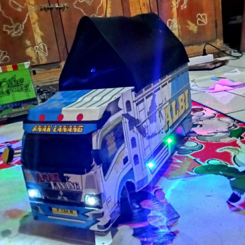 MINIATUR TRUCK