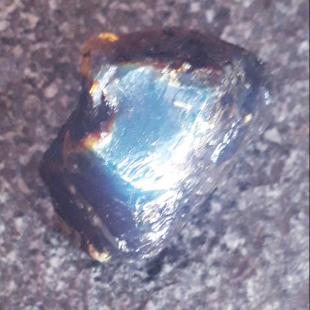 

Amber Katilayu Bluish (Kebiruan)